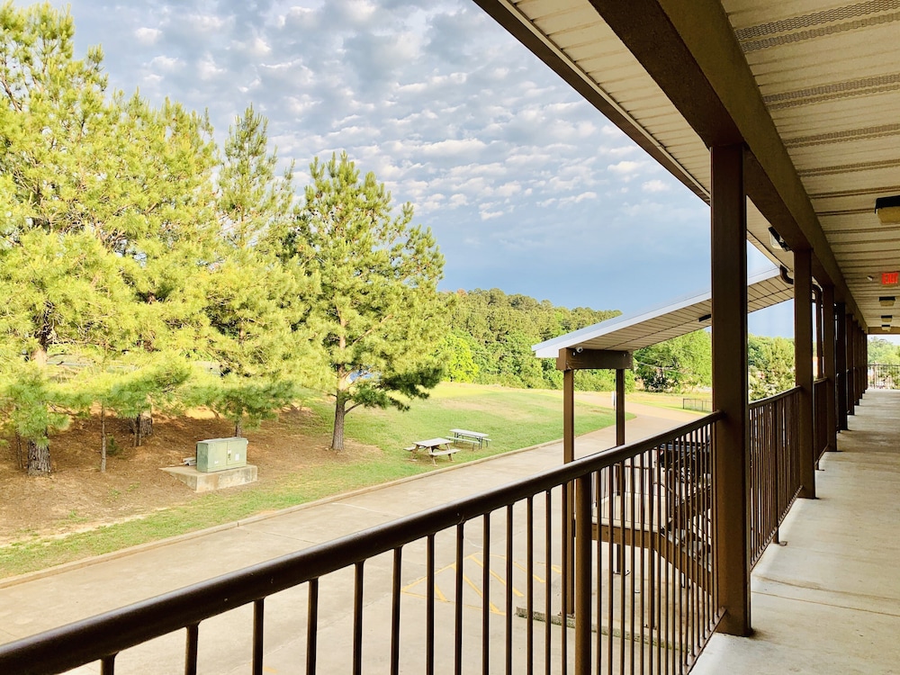 Weston Inn Suites 49/55