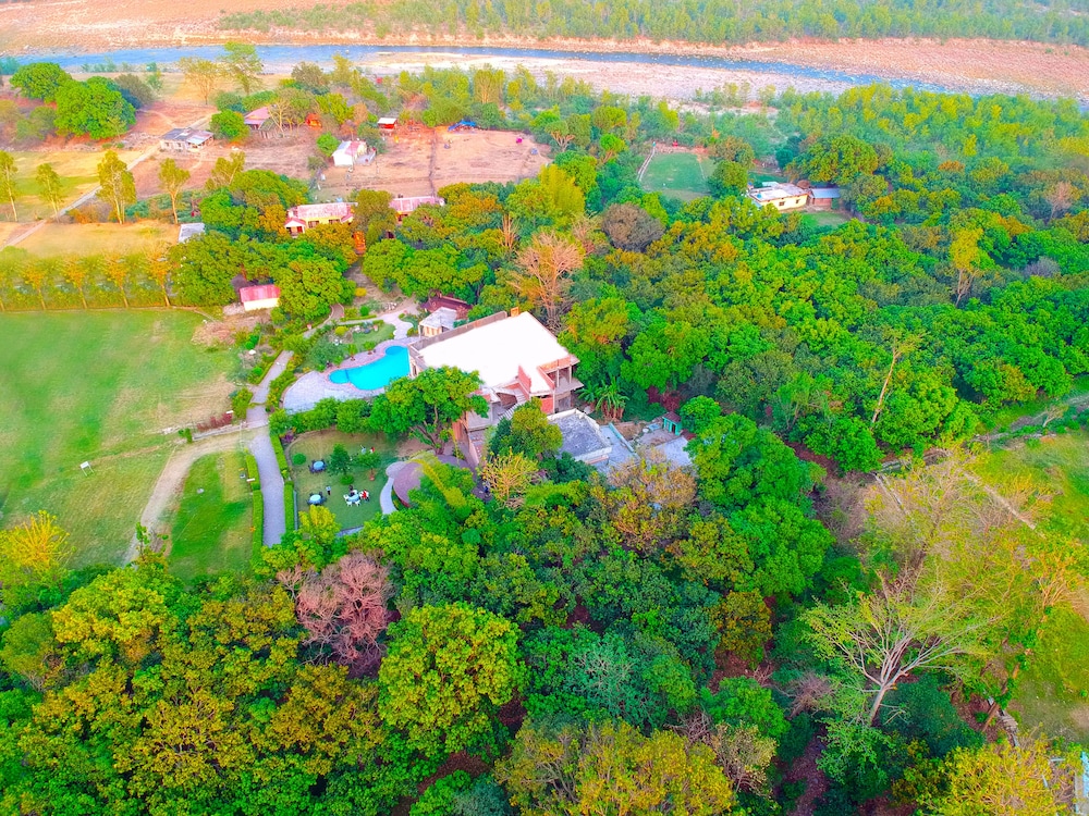 CORBETT WILD RESORT 33/50