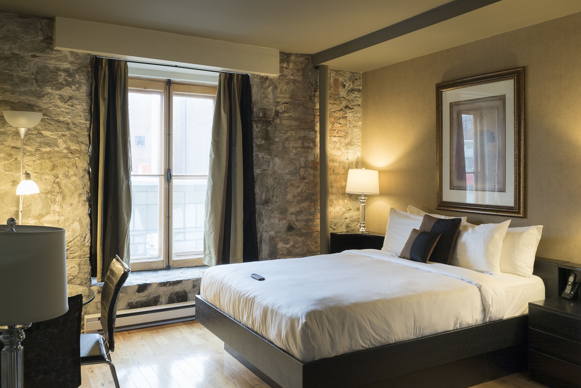 SUPERIOR, SUITE, KING BED, QUEEN MURPHY BED