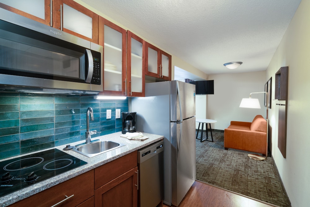 Staybridge Suites Memphis-Poplar Ave East 17/73