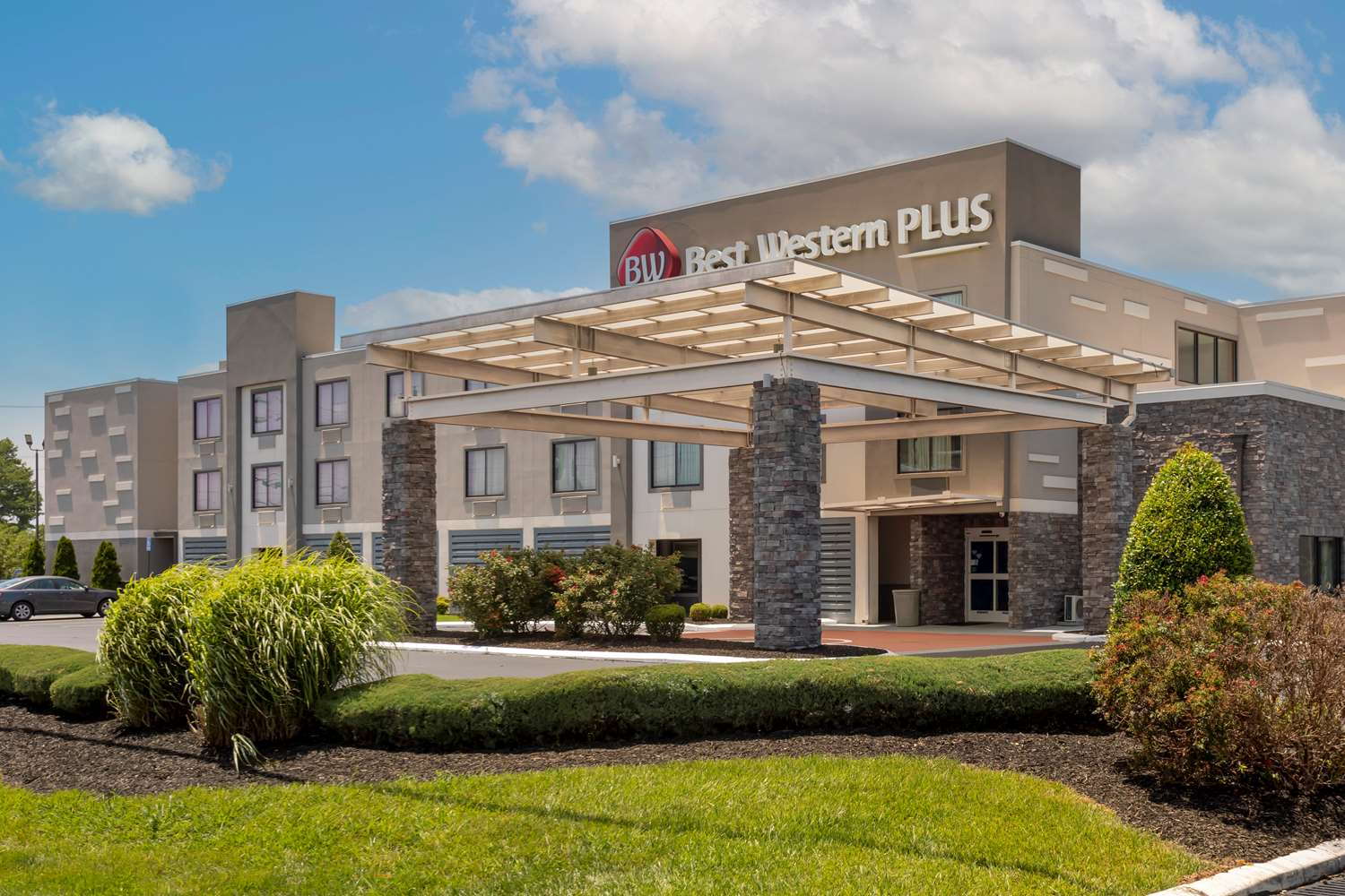Best Western Plus Bowling Green 16/17