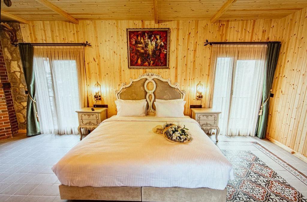 Sultan, Suite