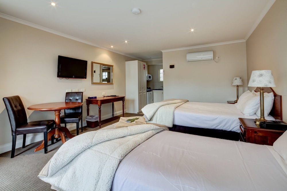 Ashmont Motor Inn & Apartments 8/31