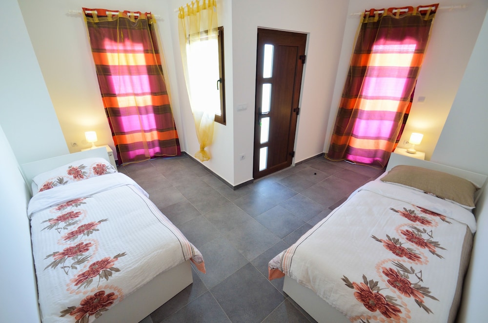 Villa Plat 8/50