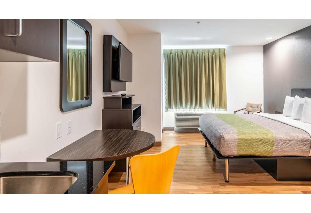 1 King Bed - Suite, Nsmk, Kitchen, Sofa-Bed