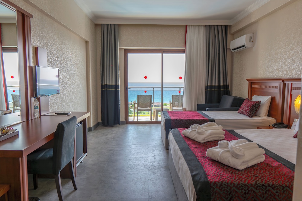 Casa Fora Beach Resort 25/67