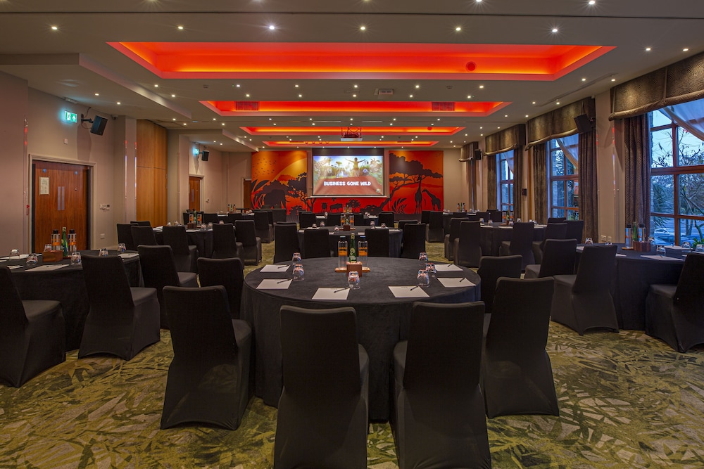 Chessington Resort Hotels 80/90