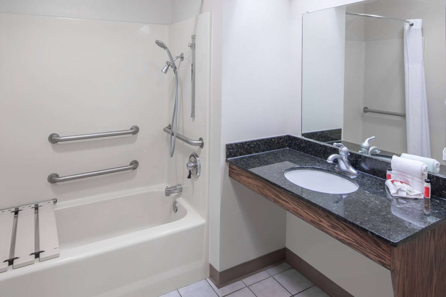 Baymont By Wyndham Cleveland 21/22