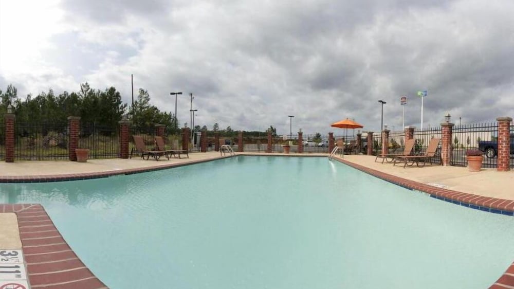 Holiday Inn Express Hotel Suites Natchitoches 8/56