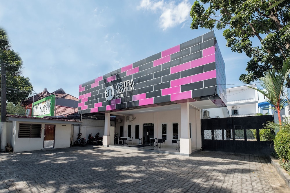 Hotel O Makassar near Pantai Losari formerly Hotel Astra Novilia photo1