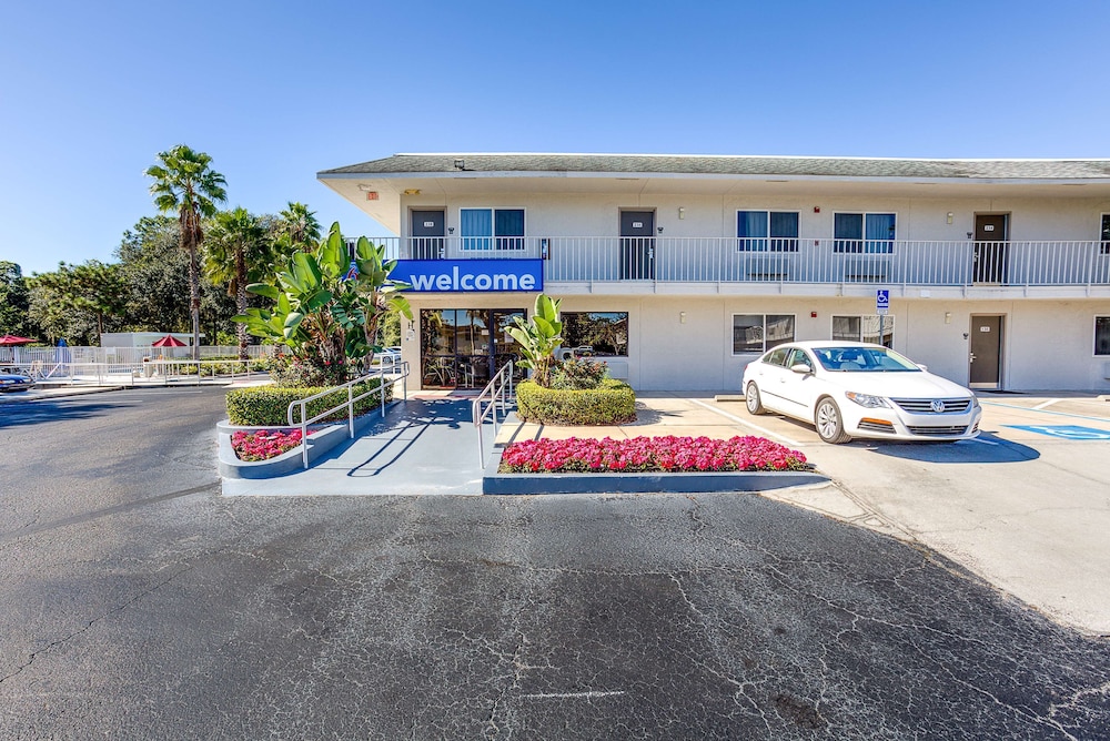 Studio 6 Extended Stay - Kissimmee, FL - Orlando 24/31