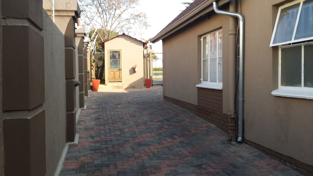 African Sky Guest House 40/50