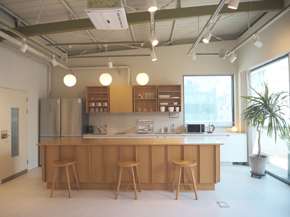 Upflo Hostel 10/60