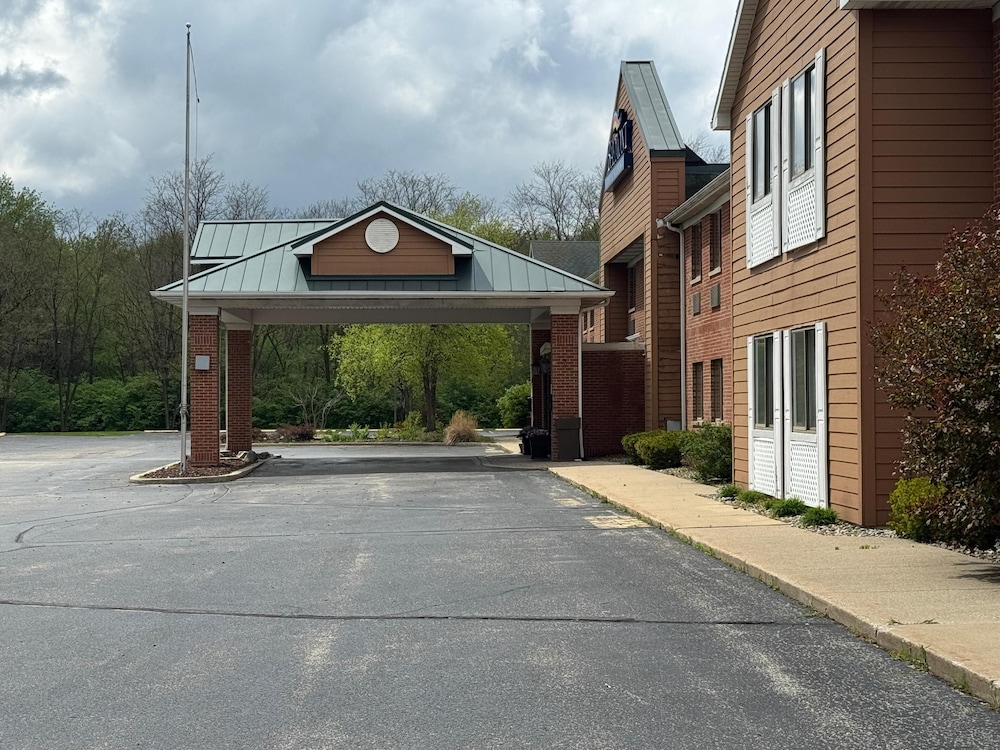 Baymont by Wyndham Mishawaka South Bend Area 43/49