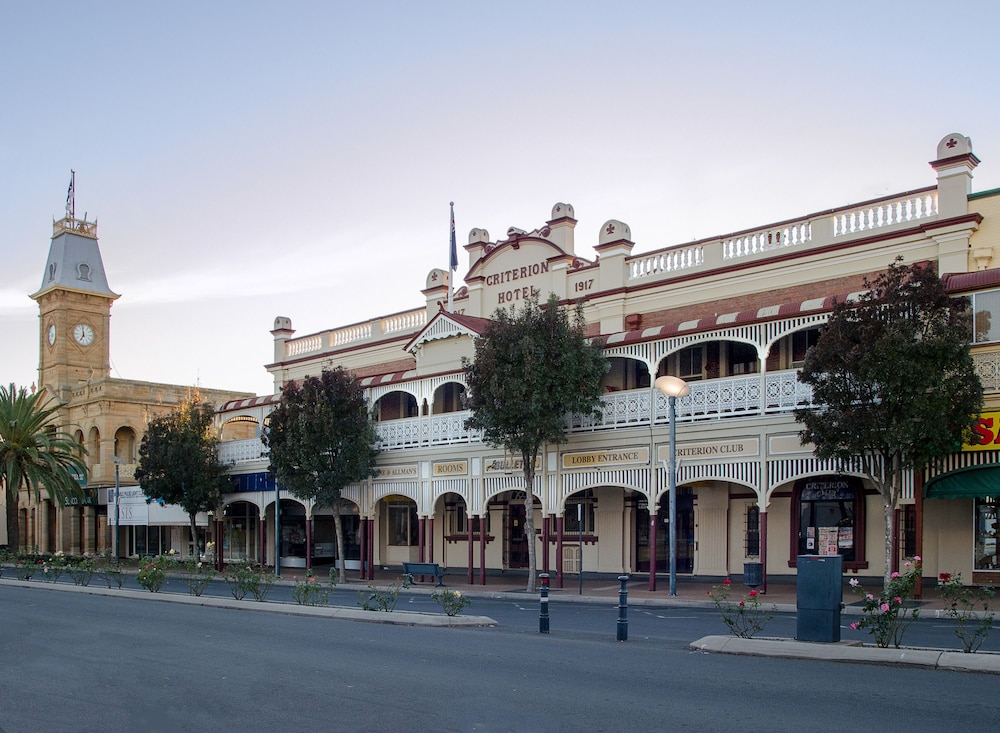 Criterion Hotel Warwick 4/43