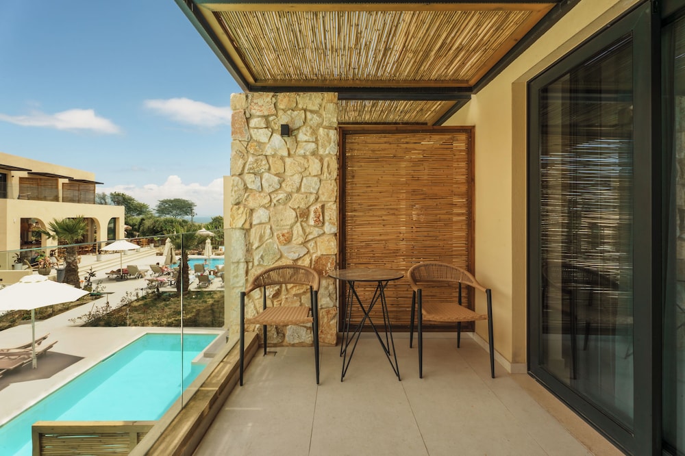 Ekati Mare Lifestyle Resort 58/72