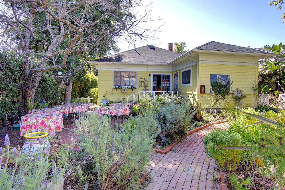 Secret Garden Inn 68/73