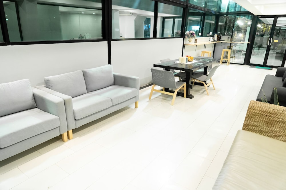 Kinza Don Mueang Airport 42/62
