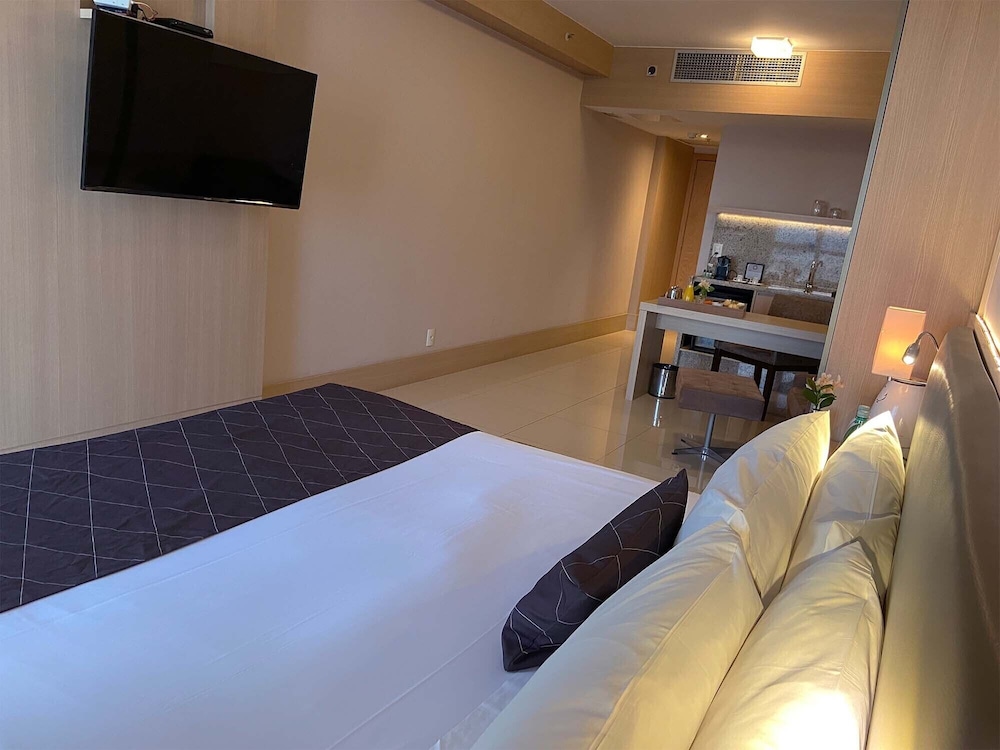 DELUXE, DOUBLE BED