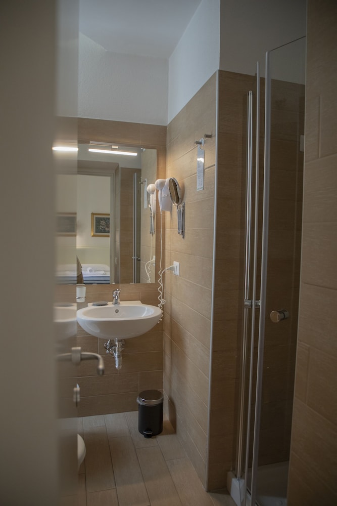H22 Hotel 21/22
