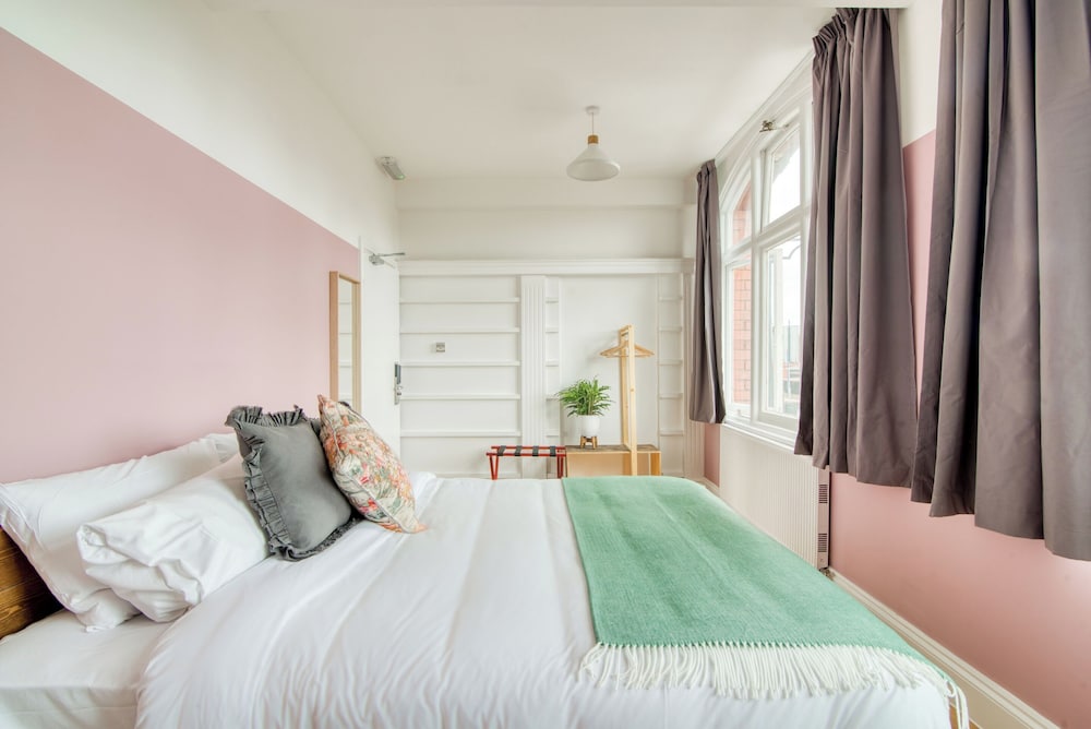 SUPERIOR, DOUBLE BED
