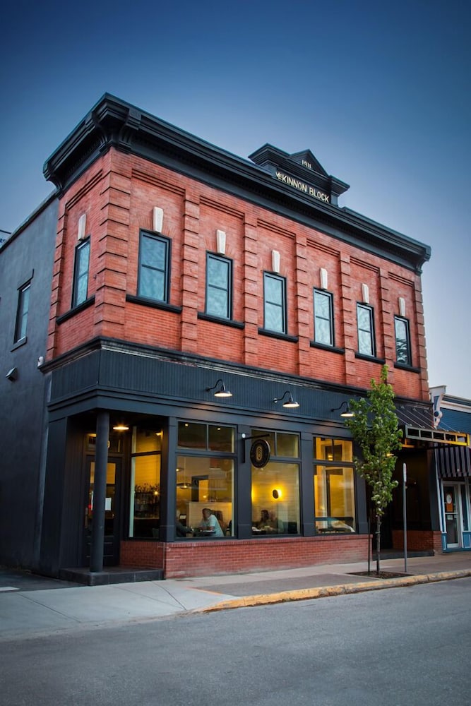 Eleven Revelstoke Lodge 4/58