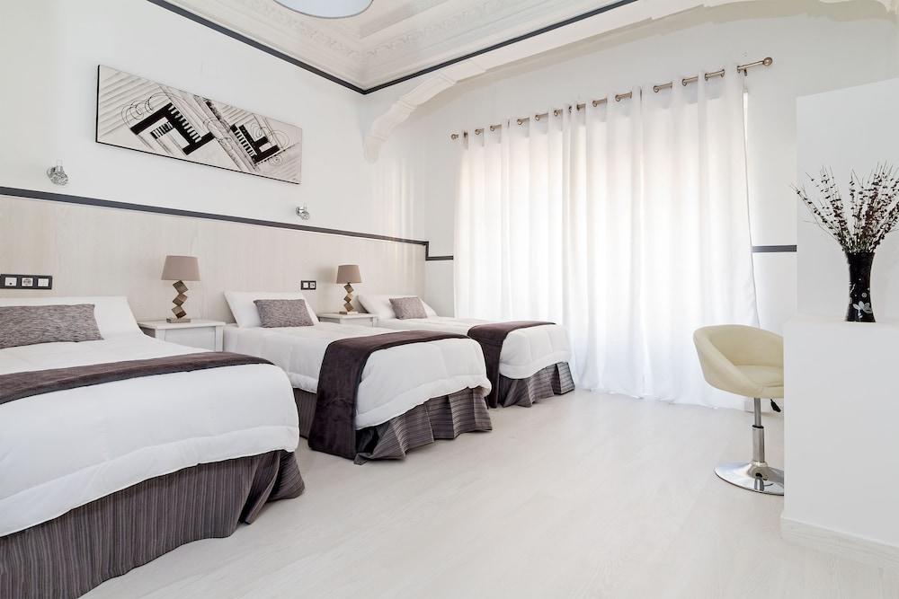 Hostal Gran Via 63 Rooms 7/28