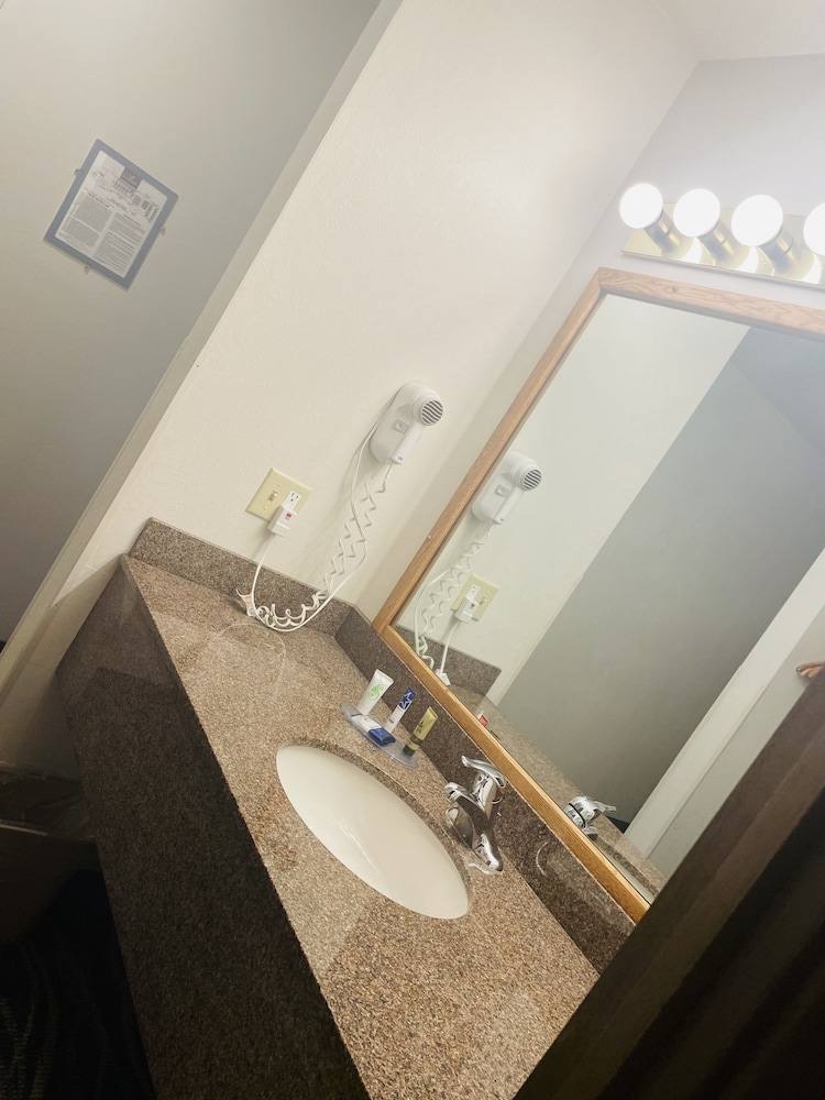 Americas Best Value Inn Sandpoint 11/49