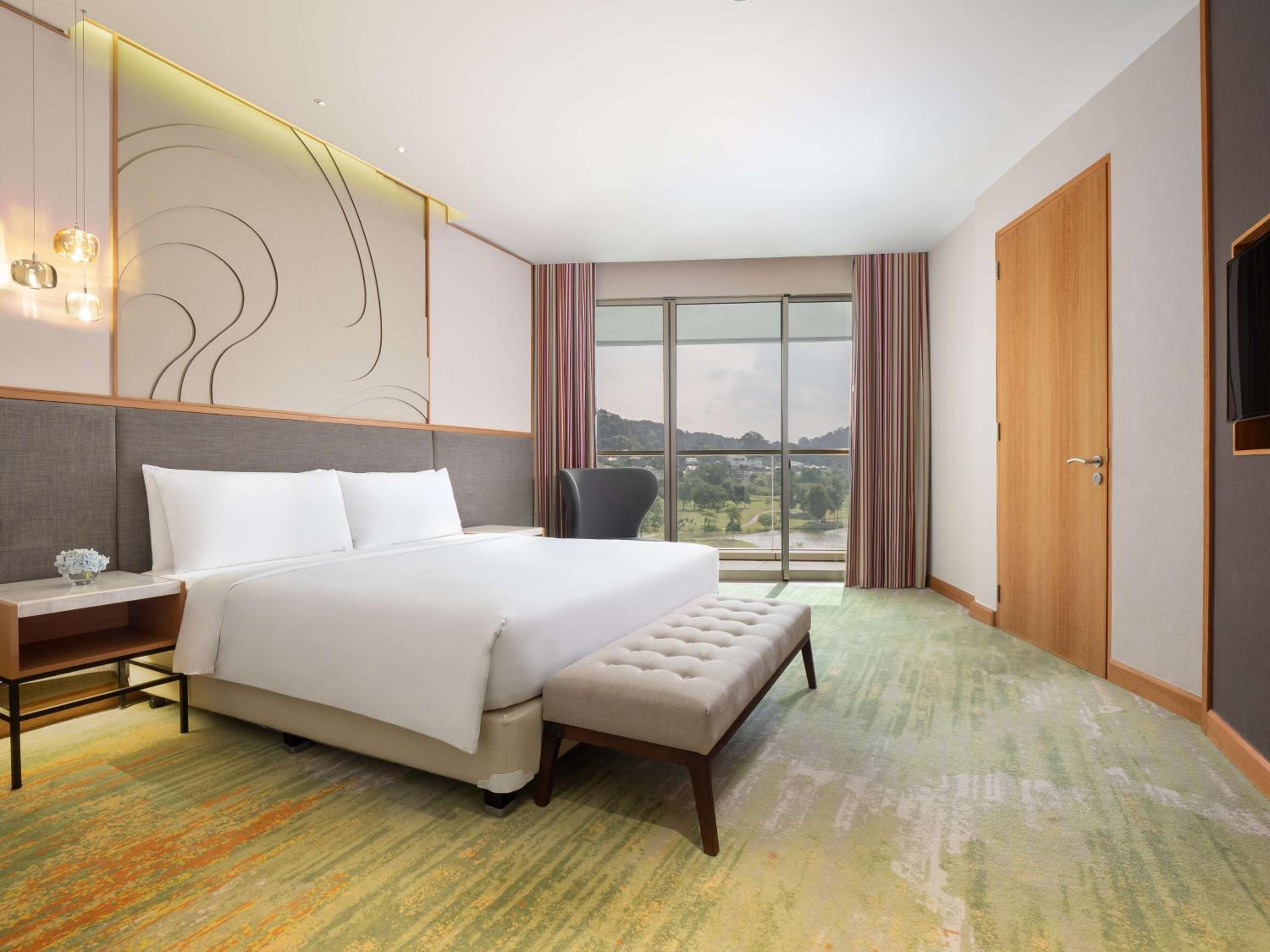 Executive, Suite, Golf Course View