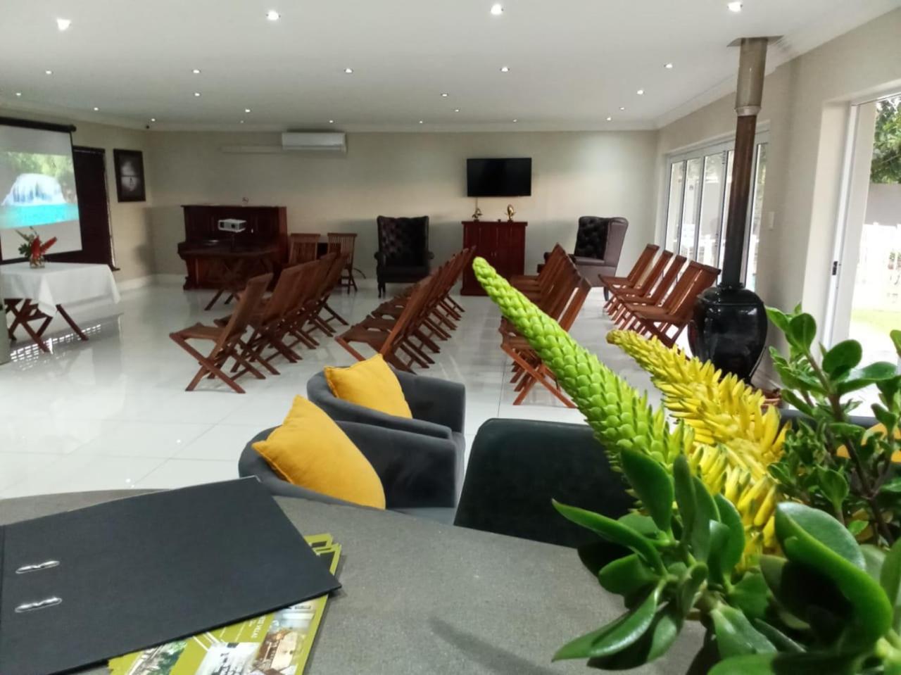 Cape Winelands Business Villas Self Catering rooms 24/50
