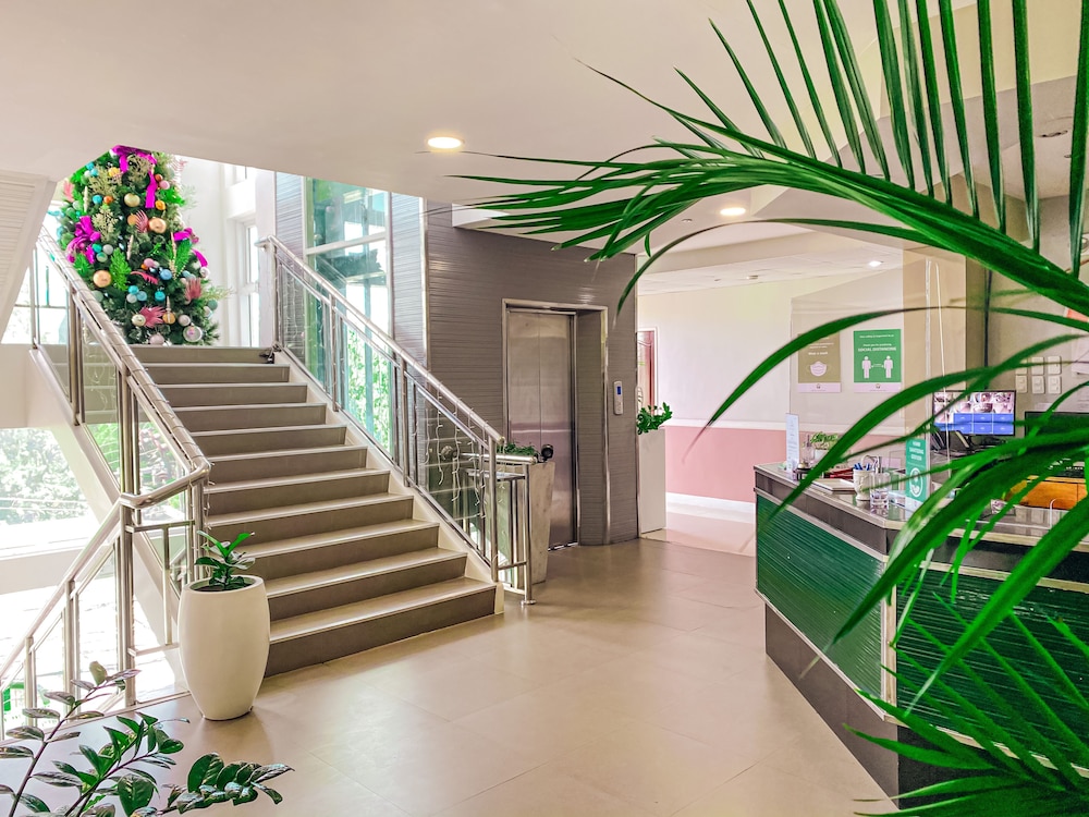 Metro Pines Inn 41/46