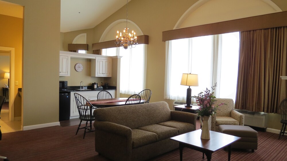 Best Western Plus Dutch Haus Inn And Suites 32/48