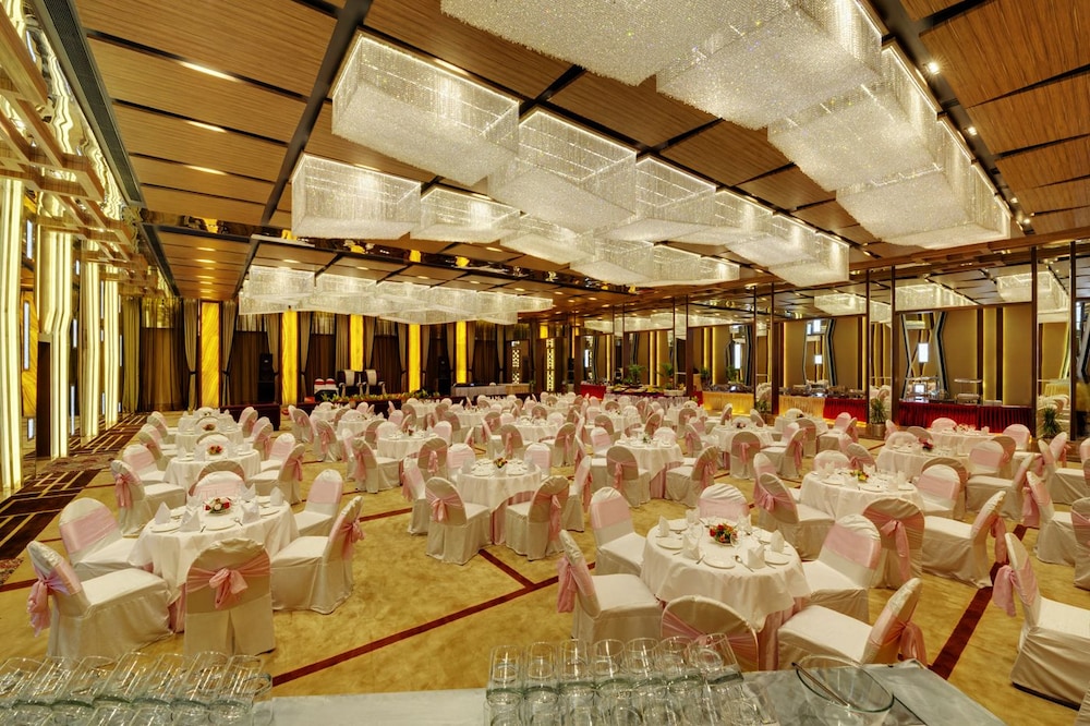 Hotel Babylon International 17/27