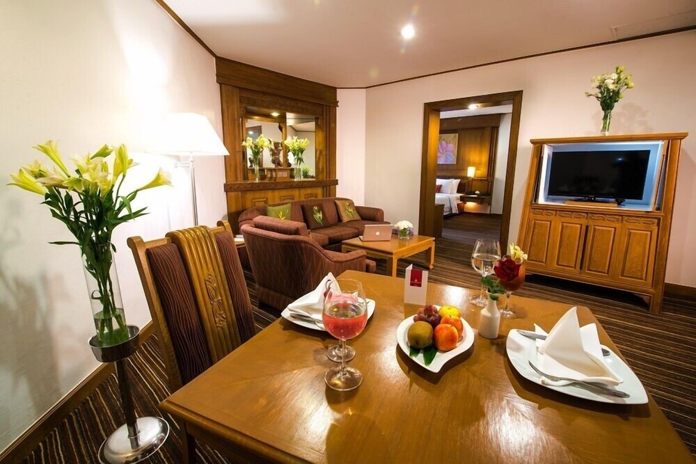 Sima Thani Hotel 48/50