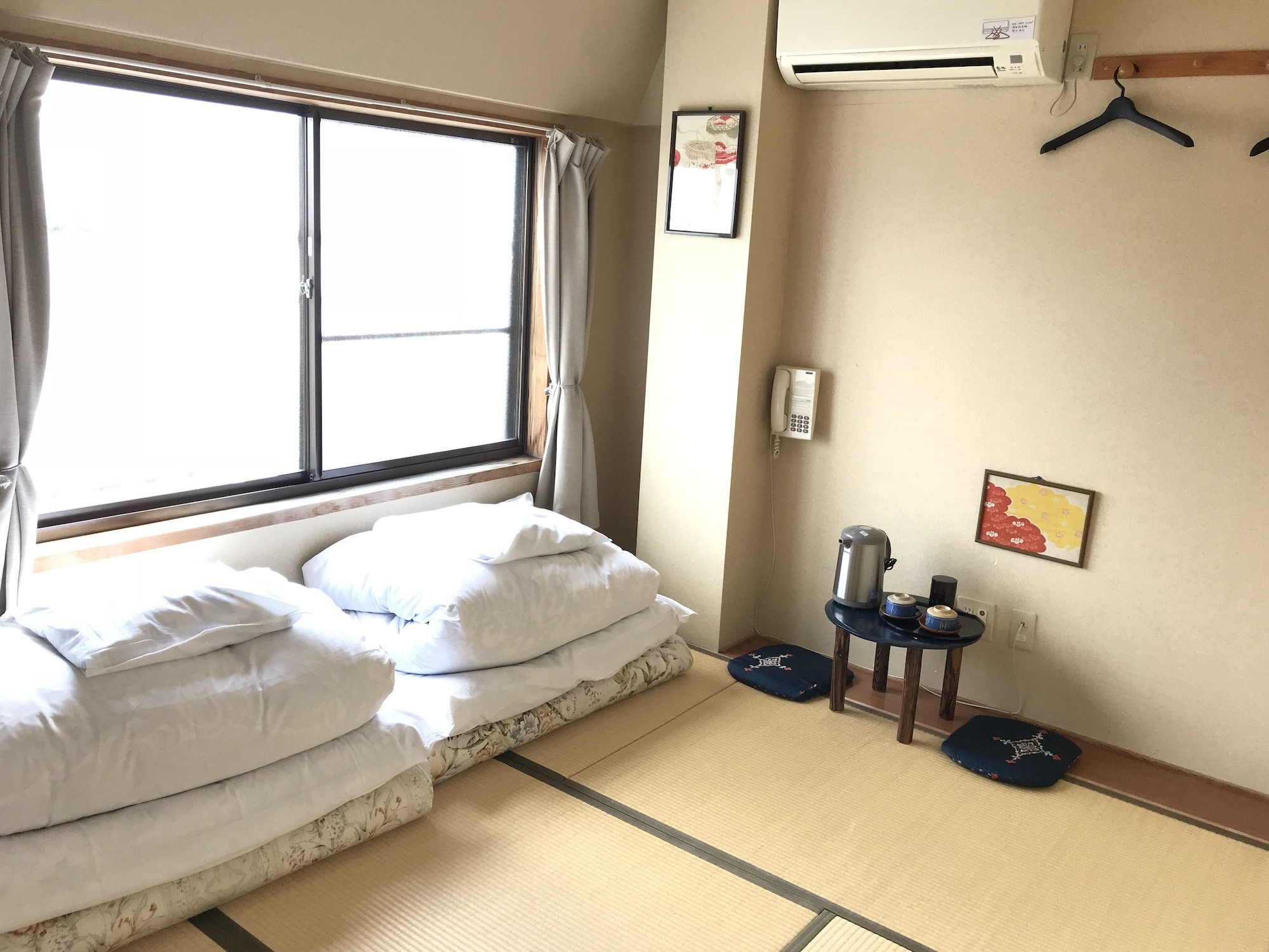 ROOM, TWIN BEDS, SHARED BATHROOM