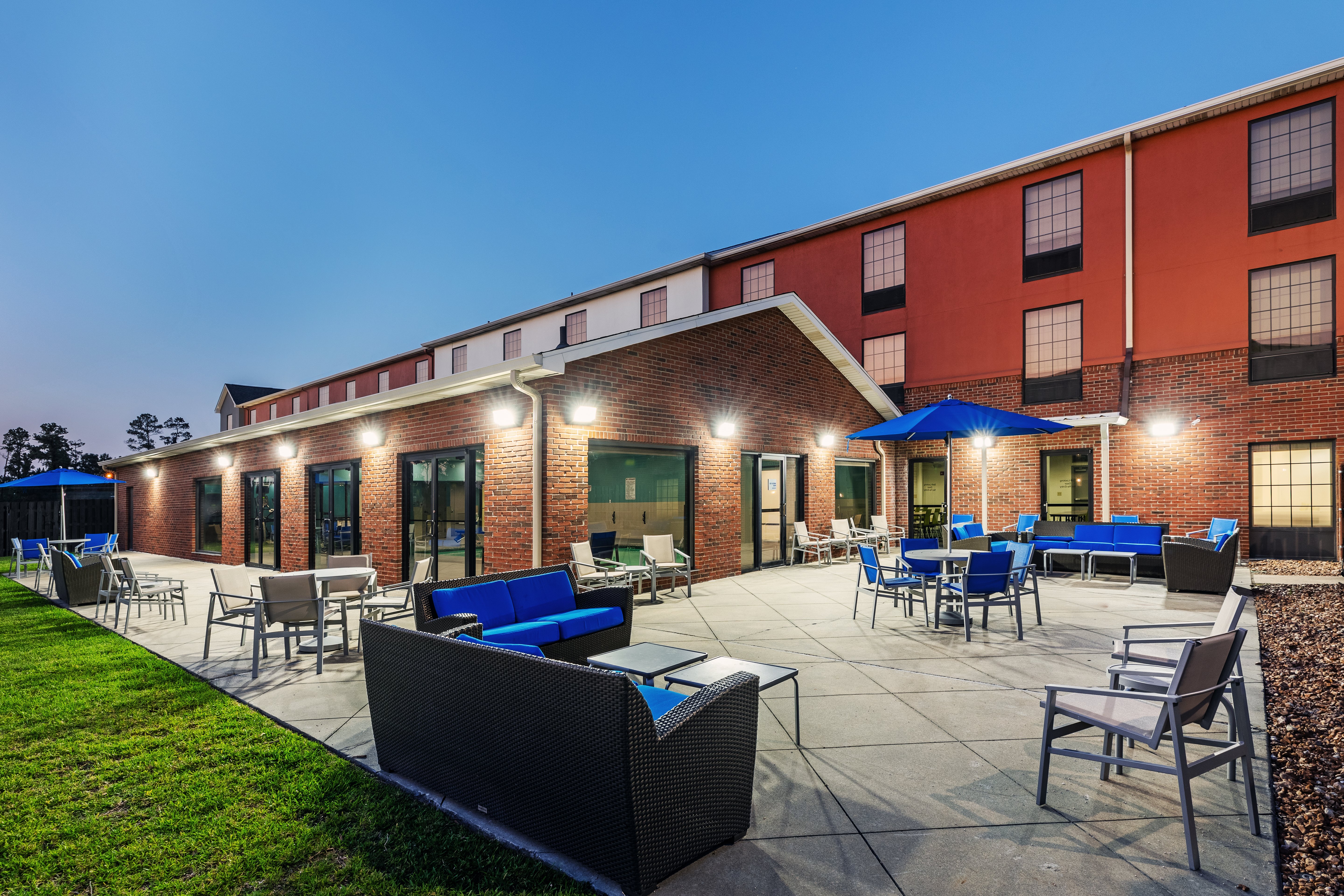 Holiday Inn Express & Suites Sulphur (Lake Charles) 7/50