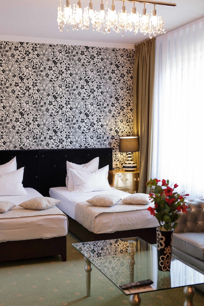 JUNIOR SUITE, KING BED