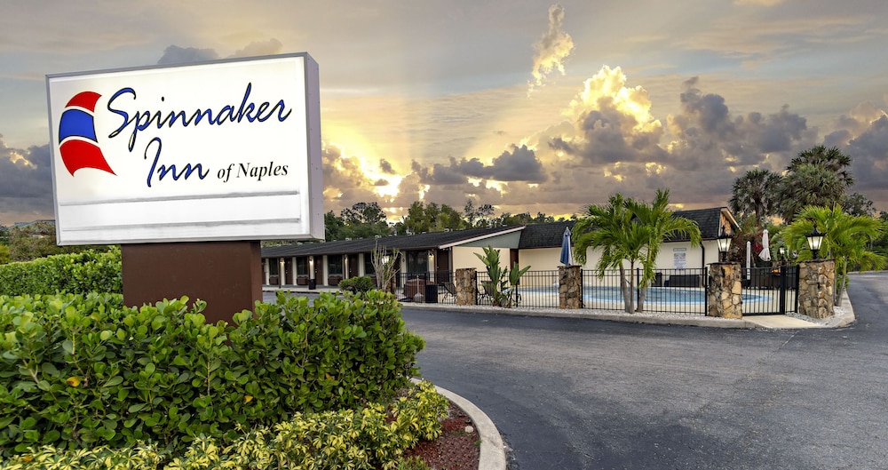 Spinnaker Inn of Naples 3/57