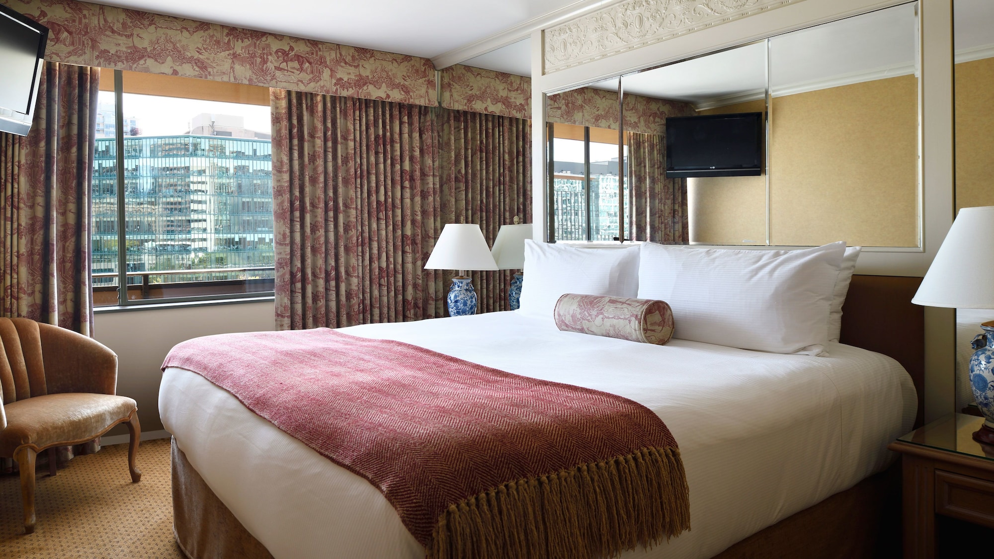 WEDGEWOOD, SUITE, KING BED, CITY VIEW, JETTED TUB
