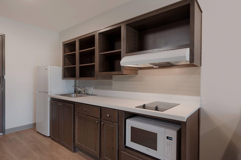 WoodSpring Suites Phoenix-Deer Valley 24/25