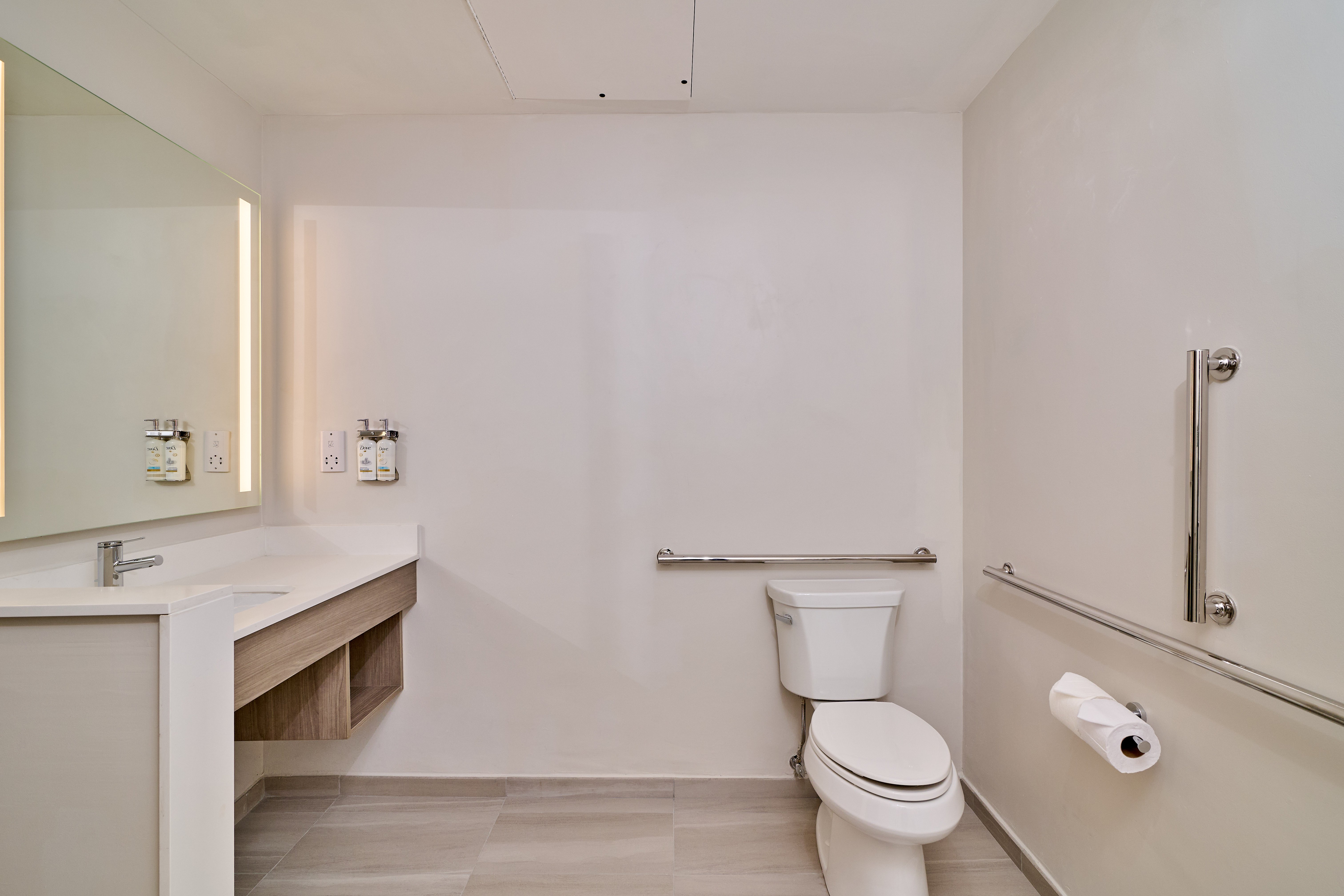 Holiday Inn Express & Suites DIAMOND 57/59