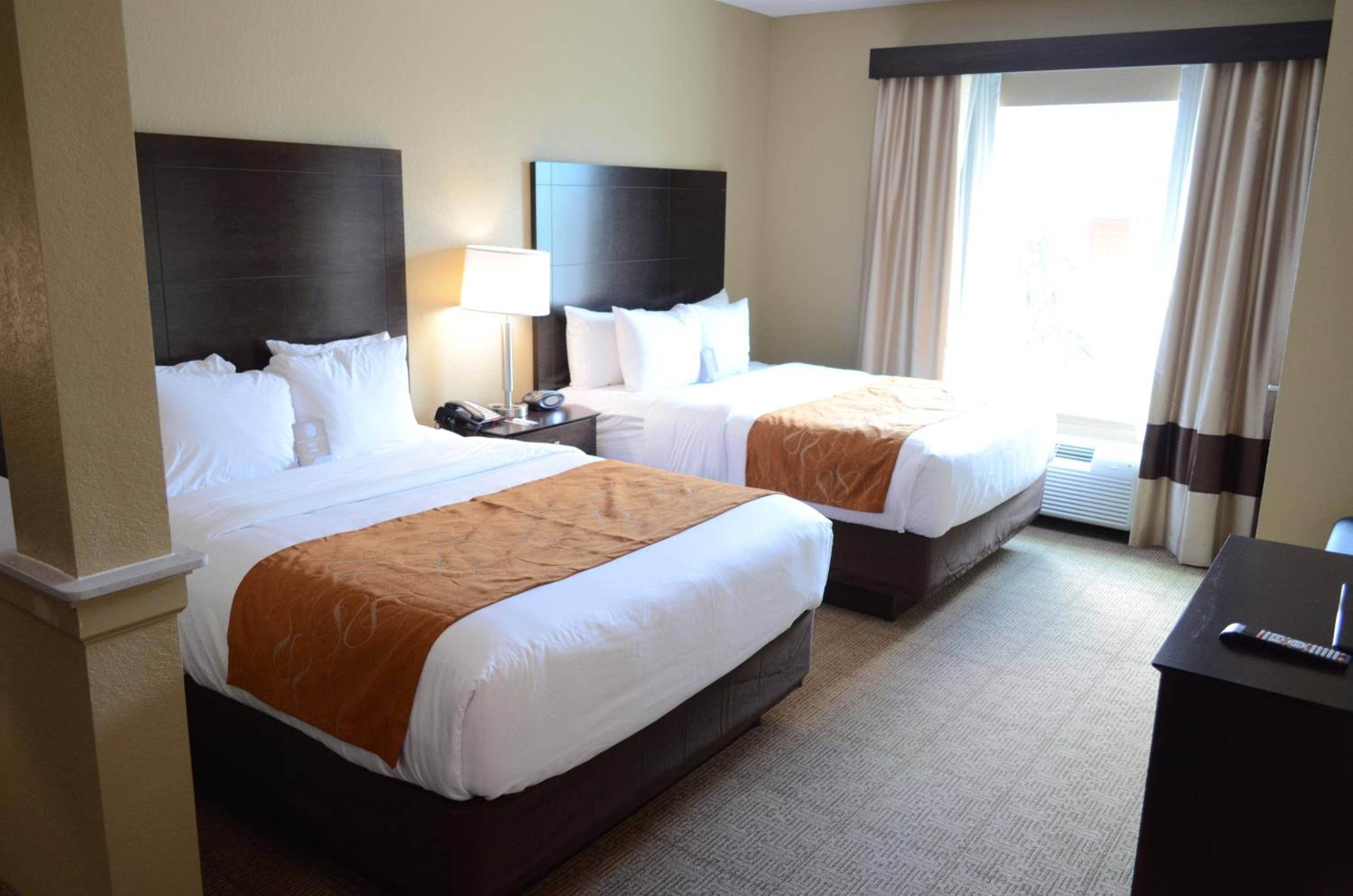 SUITE, 2 QUEEN BEDS