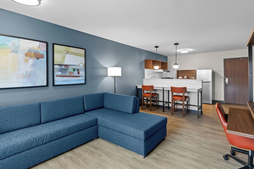 Everhome Suites Wichita Northeast 33/56