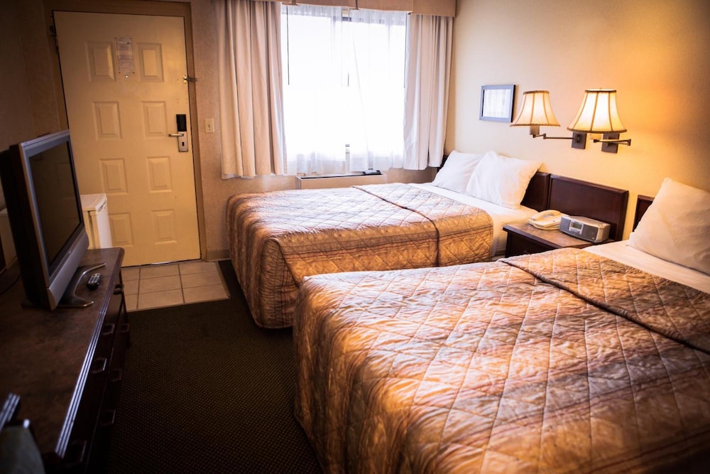 Langley Hwy Hotel 8/25