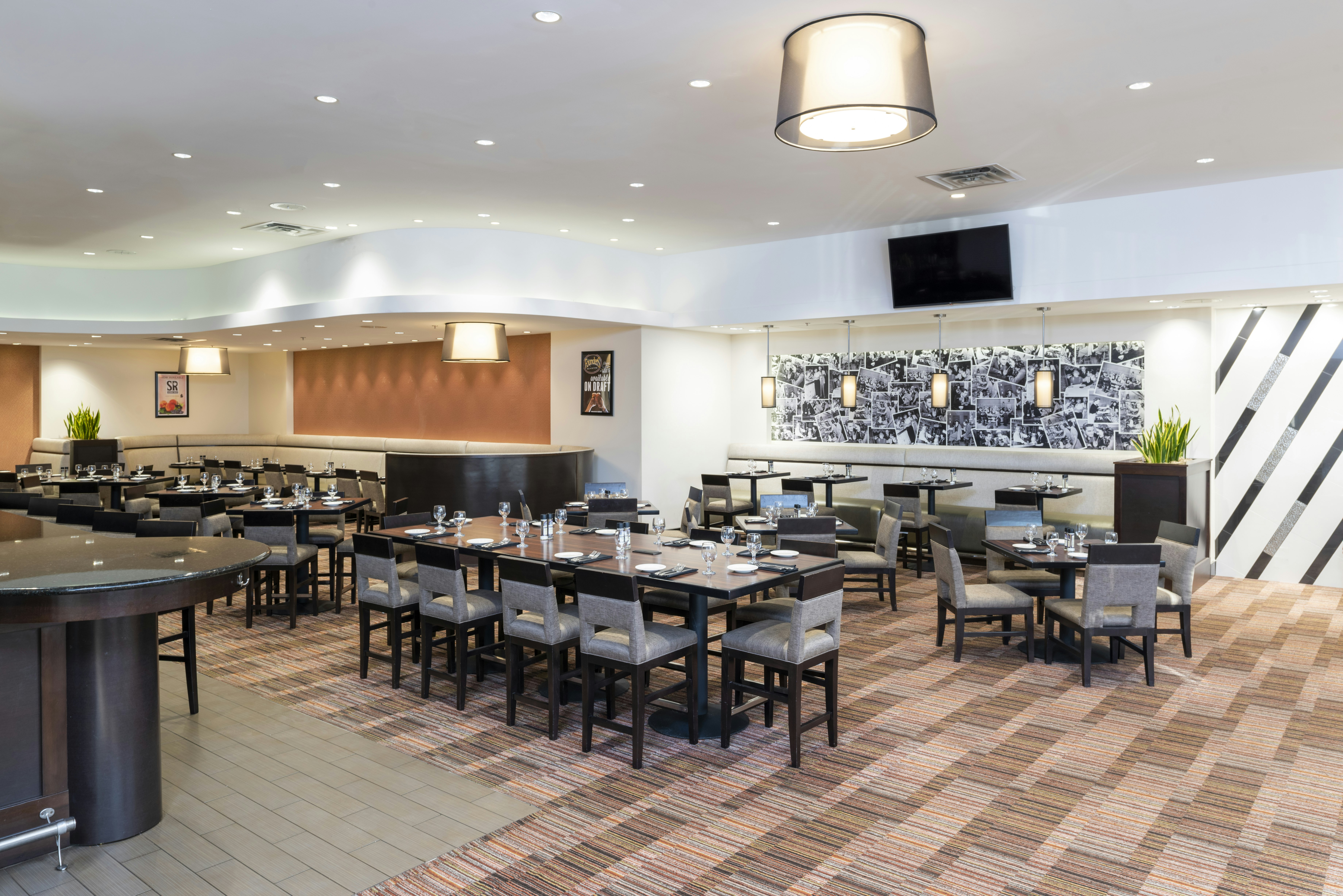 Doubletree By Hilton Hotel Grand Rapids Airport 52/53