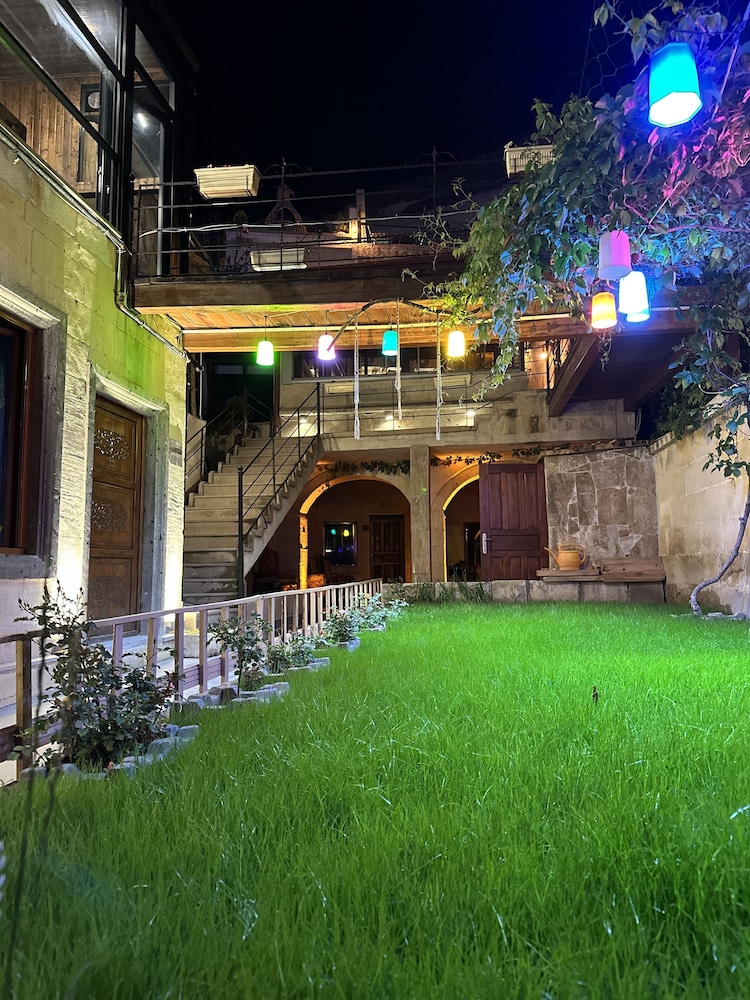 Mysterious Cave Suites 3/50