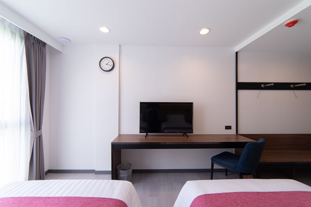 غرفة بسرير كينج بإطلالة على المسبح، Gate43 airport hotel Bangkok (SHA Plus+) 6/8
