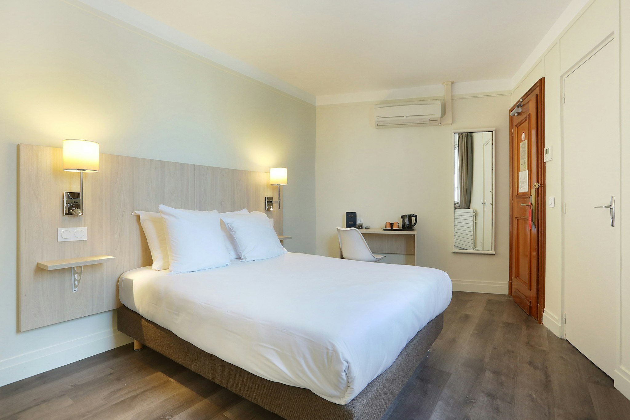 ROOM, SINGLE