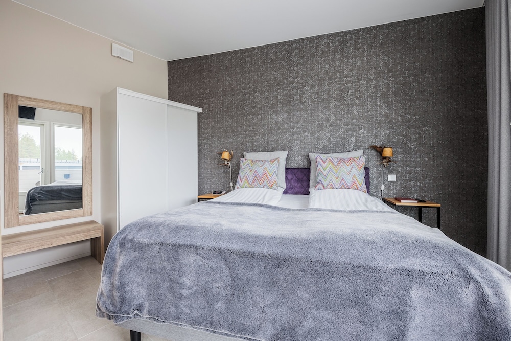 Suite, Queen Bed, Sofa, Sauna