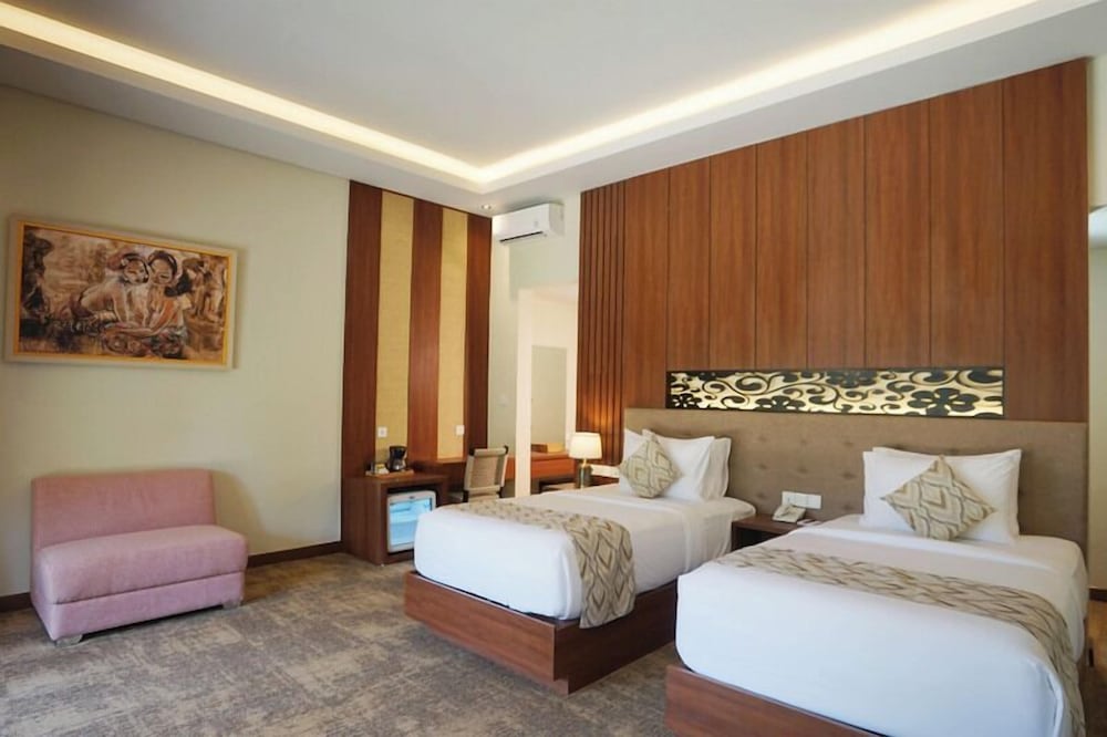 SUITE, TWIN BEDS